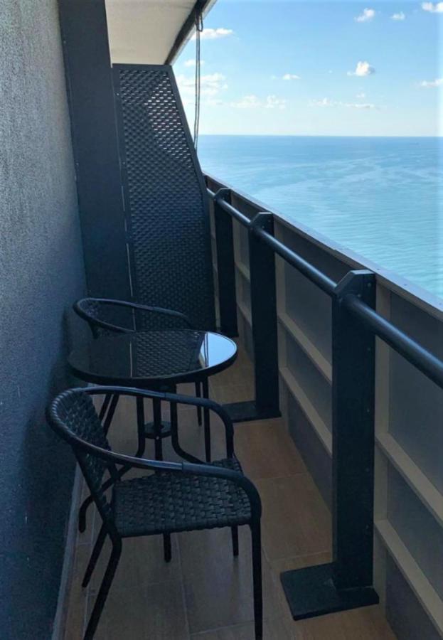 Orbi Twin Towers Aparthotel With Sea View Батуми Экстерьер фото