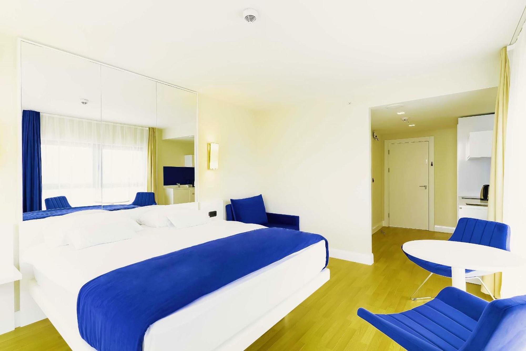 Orbi Twin Towers Aparthotel With Sea View Батуми Экстерьер фото