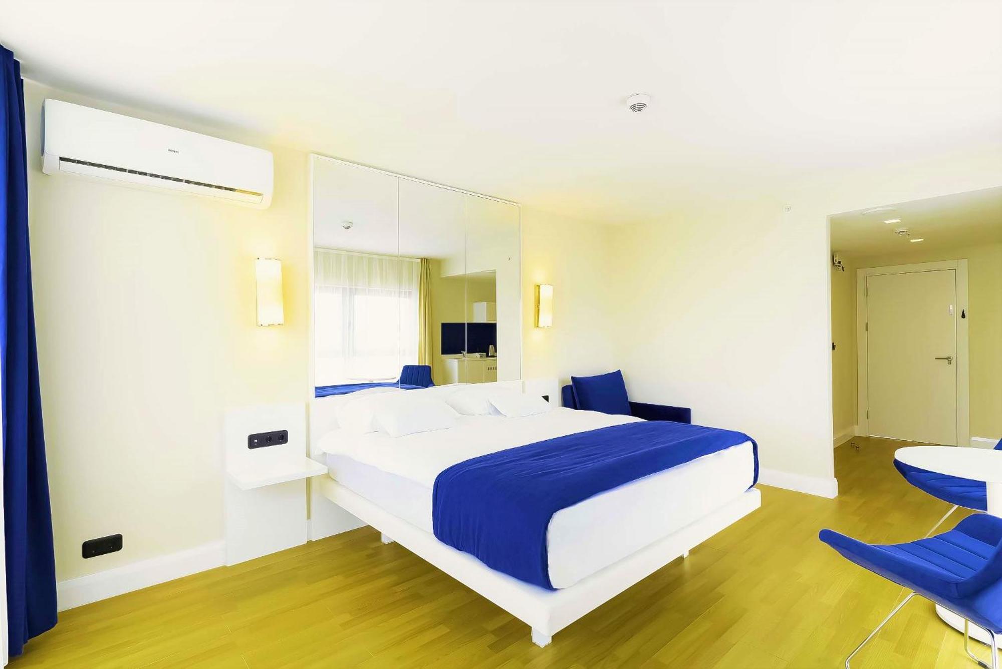 Orbi Twin Towers Aparthotel With Sea View Батуми Экстерьер фото