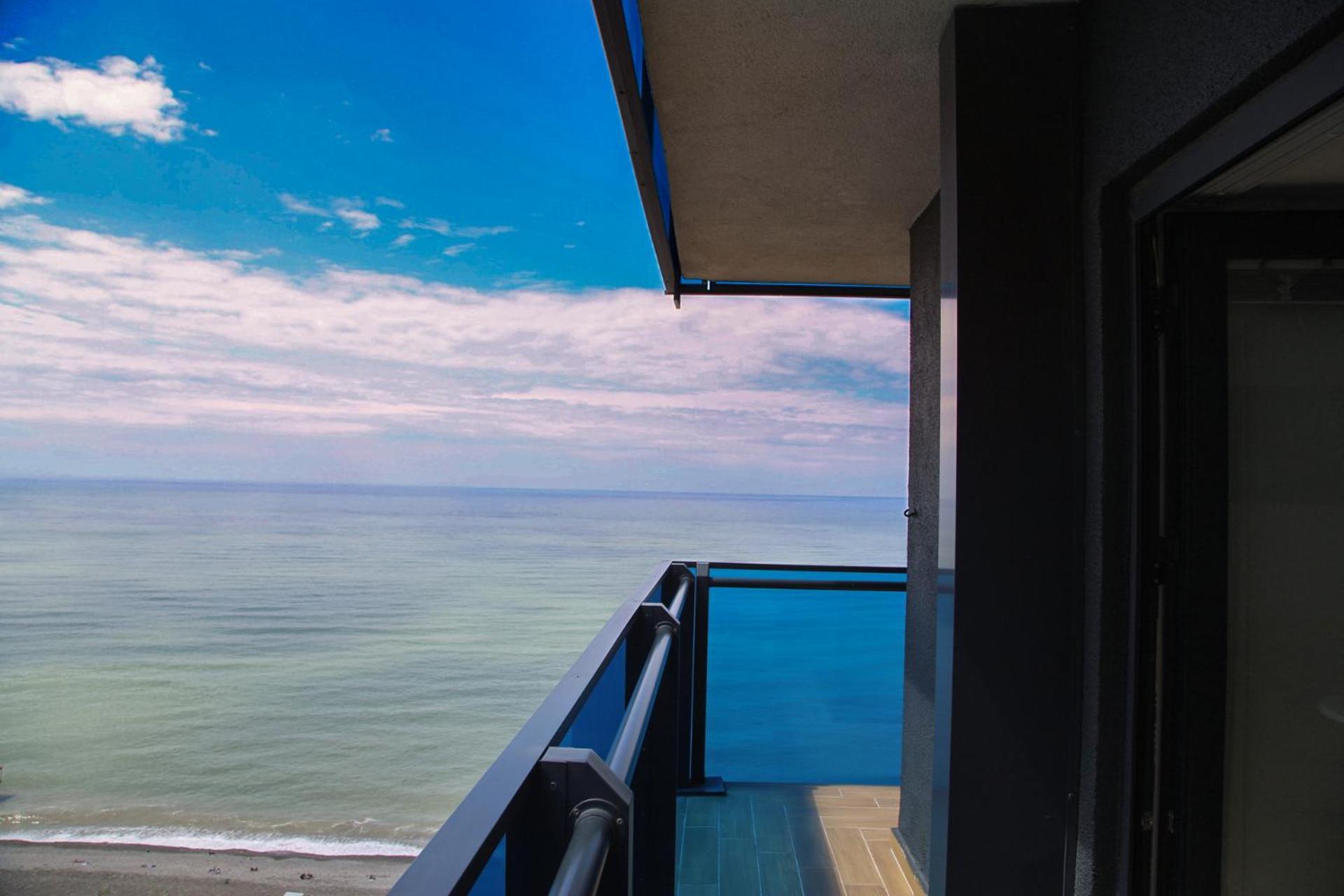 Orbi Twin Towers Aparthotel With Sea View Батуми Экстерьер фото
