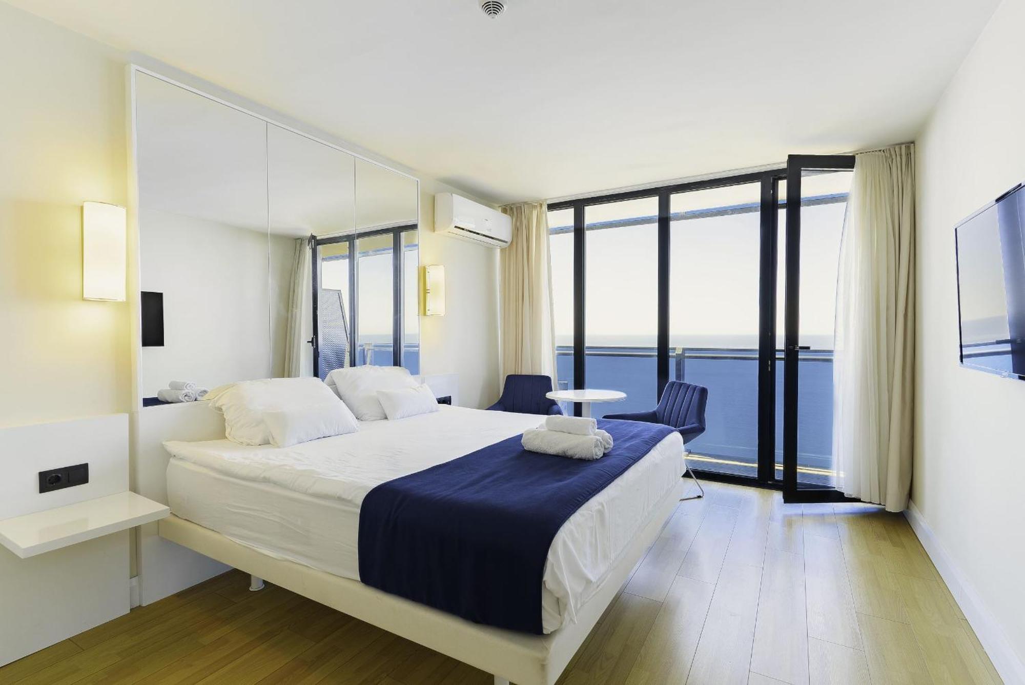 Orbi Twin Towers Aparthotel With Sea View Батуми Экстерьер фото