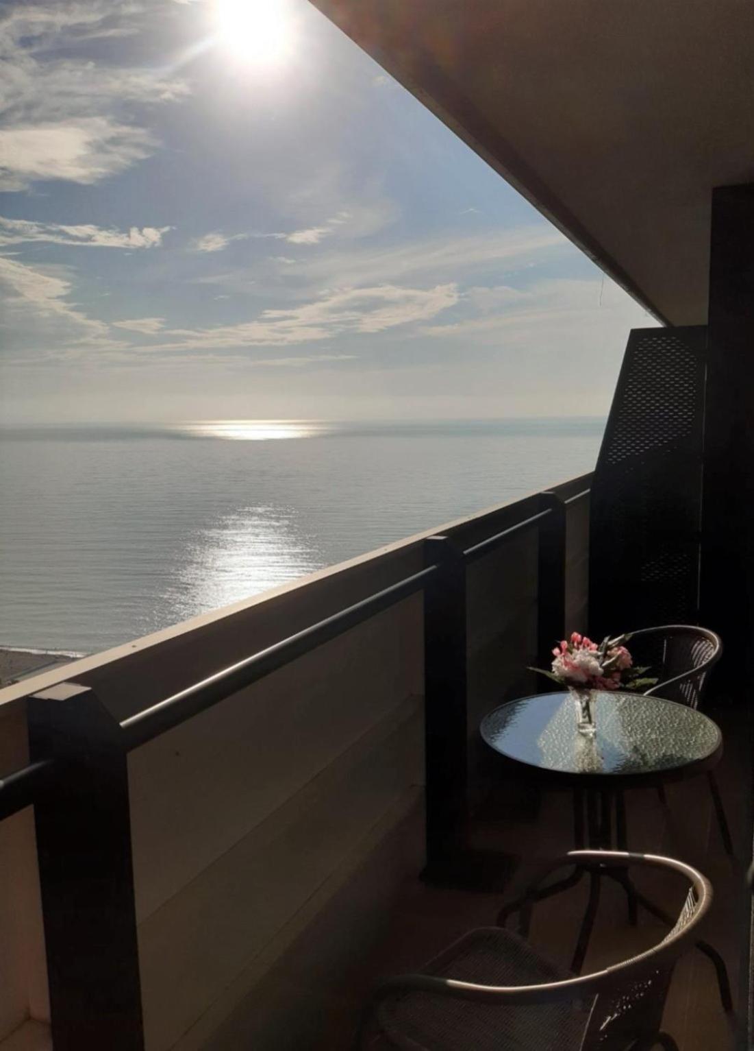 Orbi Twin Towers Aparthotel With Sea View Батуми Экстерьер фото